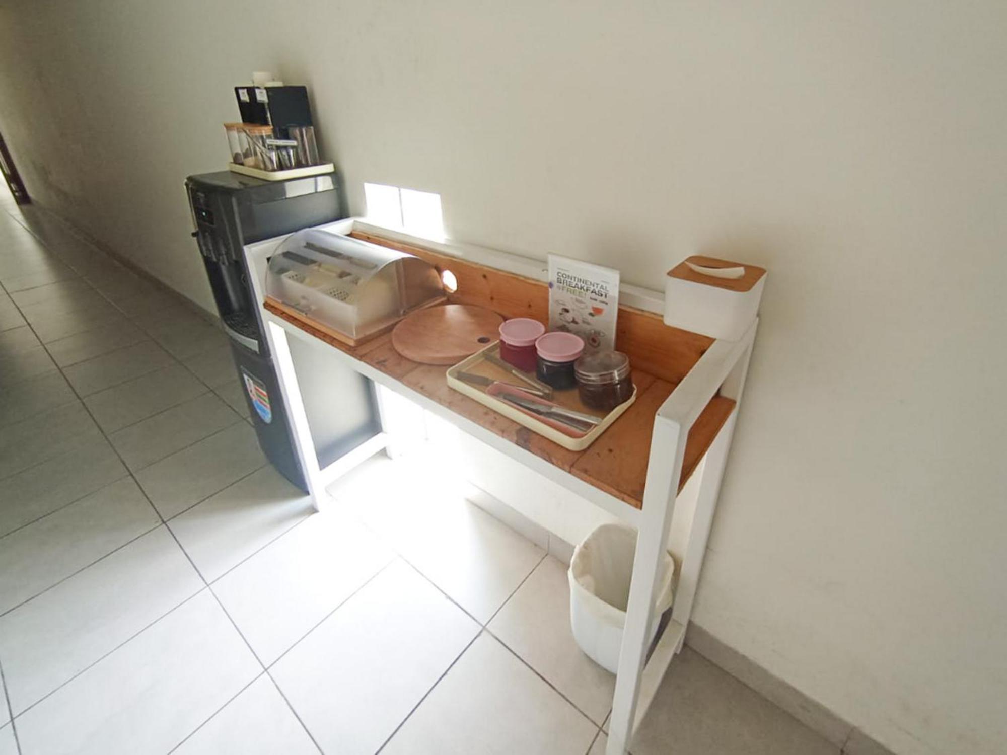 Отель Ofo Kost Premium Kampung Inggris Pare Syariah Mitra Reddoorz Экстерьер фото