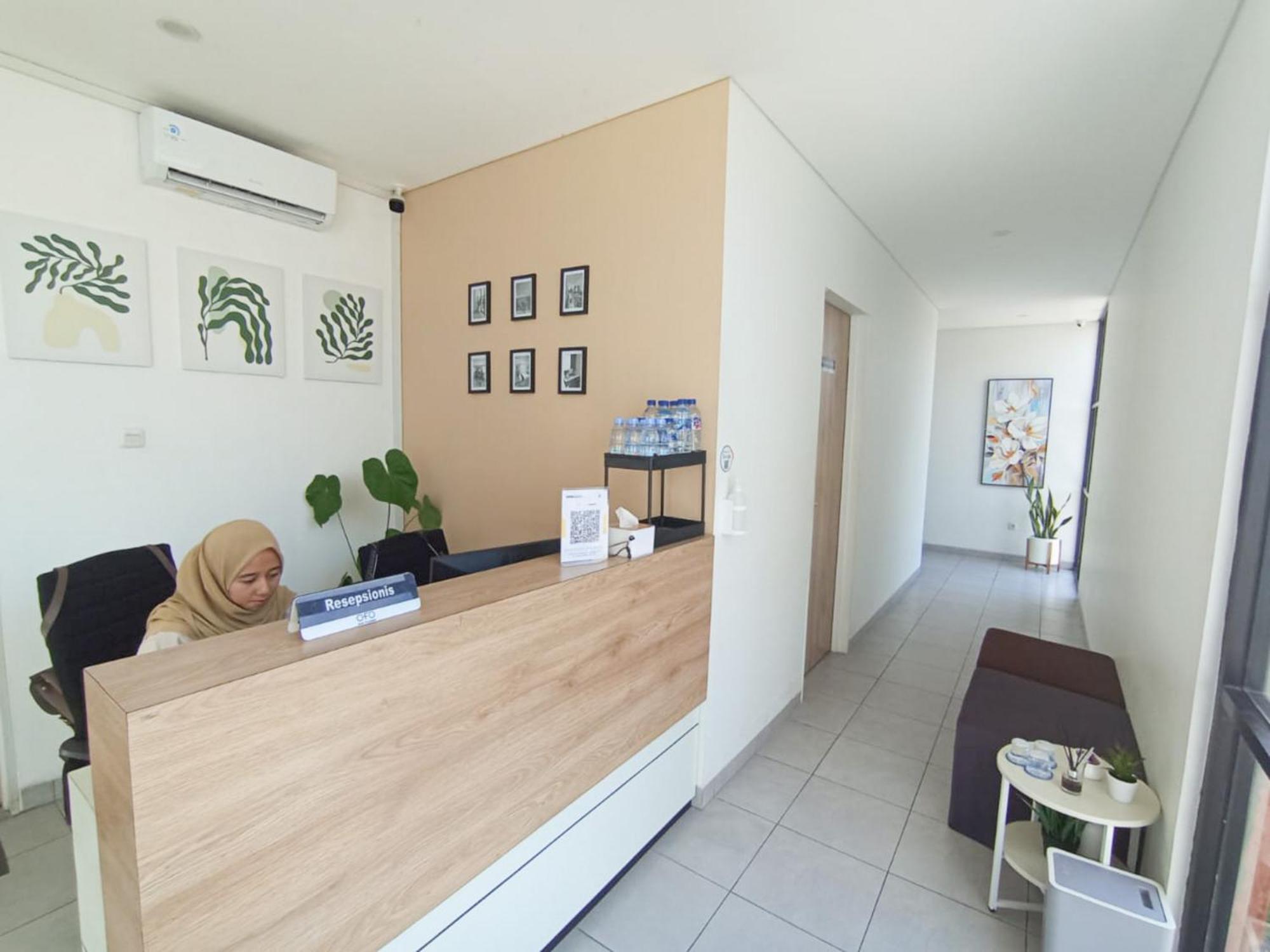 Отель Ofo Kost Premium Kampung Inggris Pare Syariah Mitra Reddoorz Экстерьер фото
