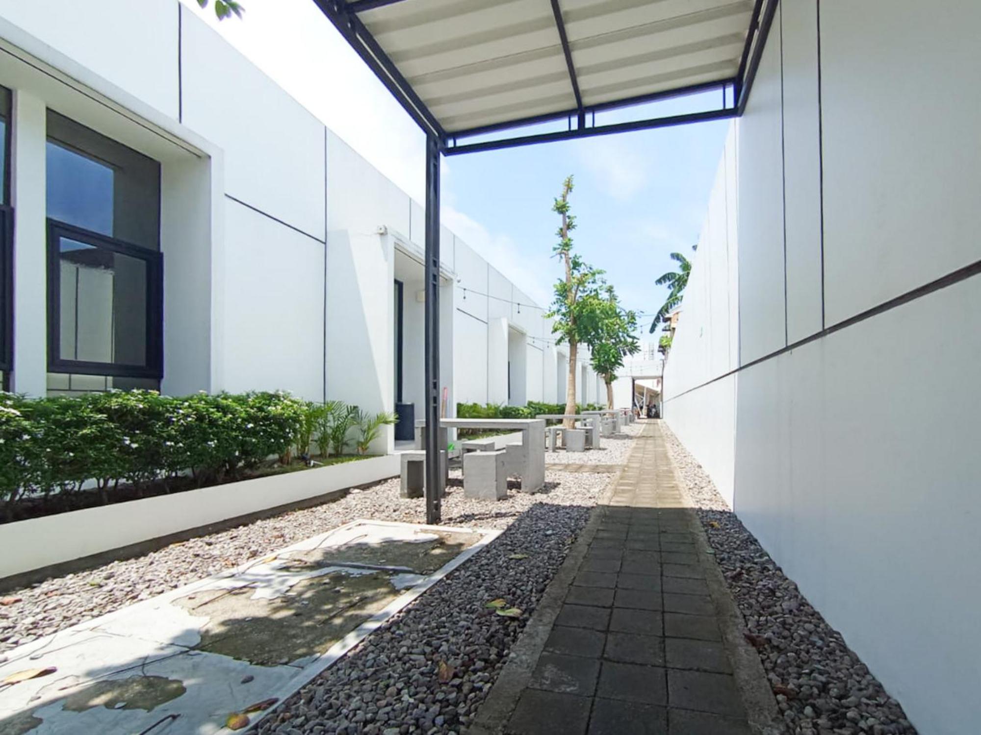 Отель Ofo Kost Premium Kampung Inggris Pare Syariah Mitra Reddoorz Экстерьер фото