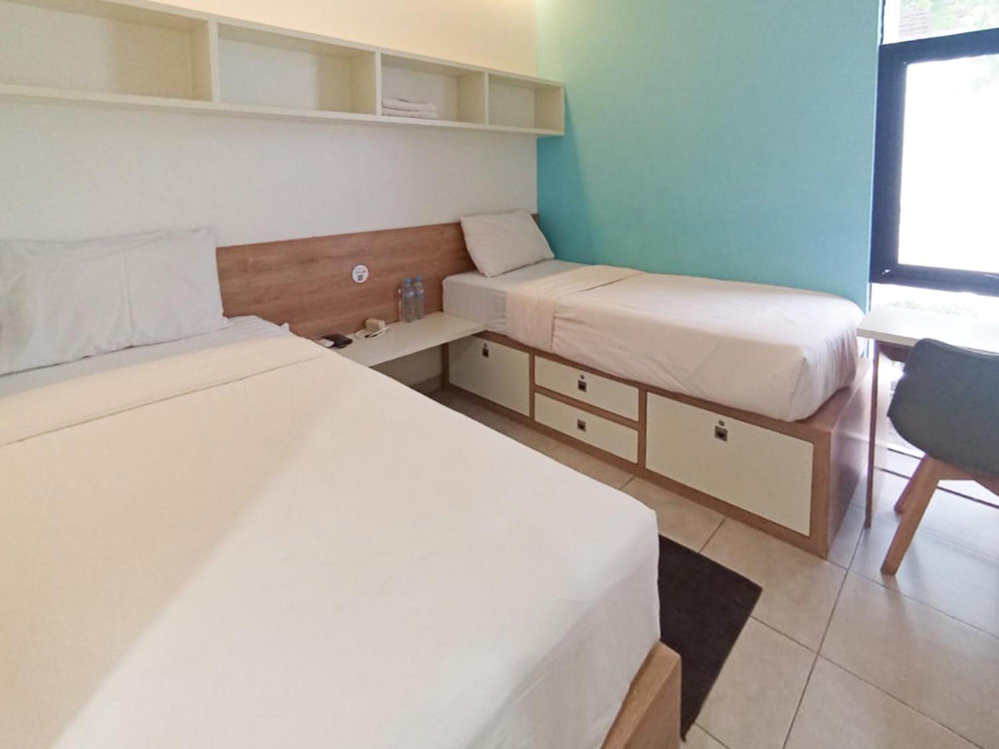 Отель Ofo Kost Premium Kampung Inggris Pare Syariah Mitra Reddoorz Экстерьер фото