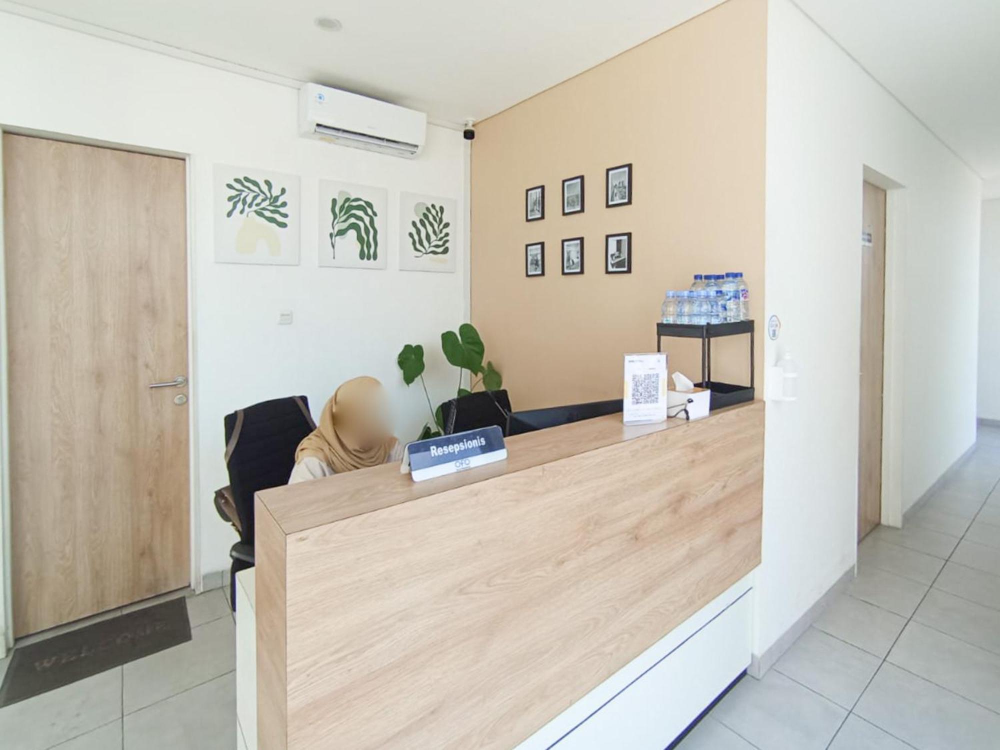 Отель Ofo Kost Premium Kampung Inggris Pare Syariah Mitra Reddoorz Экстерьер фото