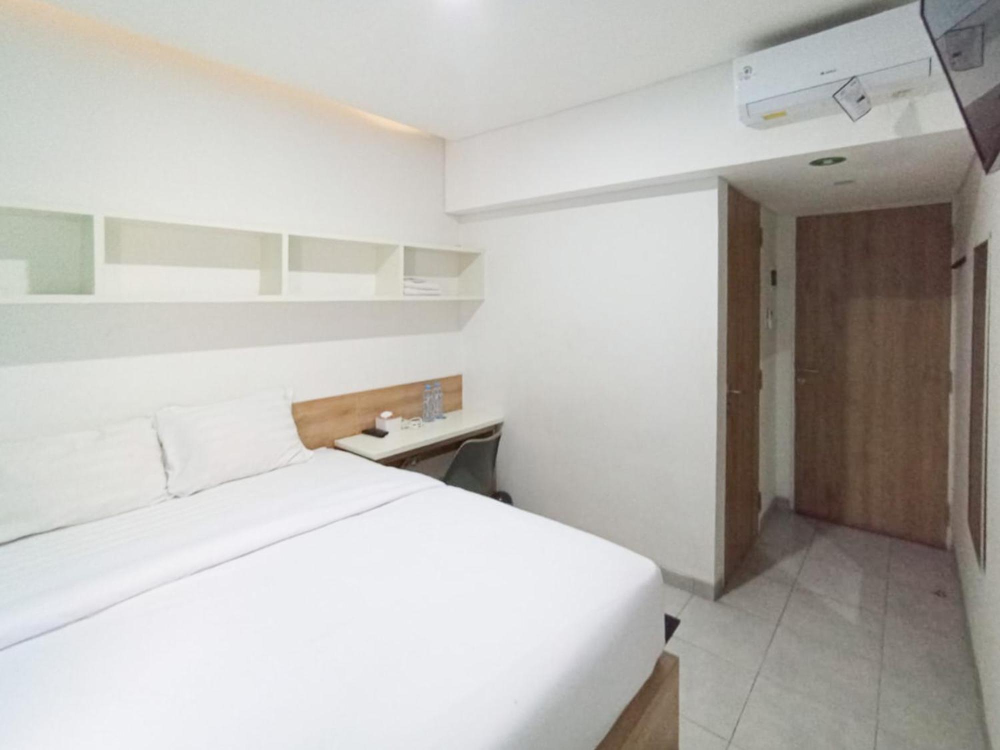 Отель Ofo Kost Premium Kampung Inggris Pare Syariah Mitra Reddoorz Экстерьер фото