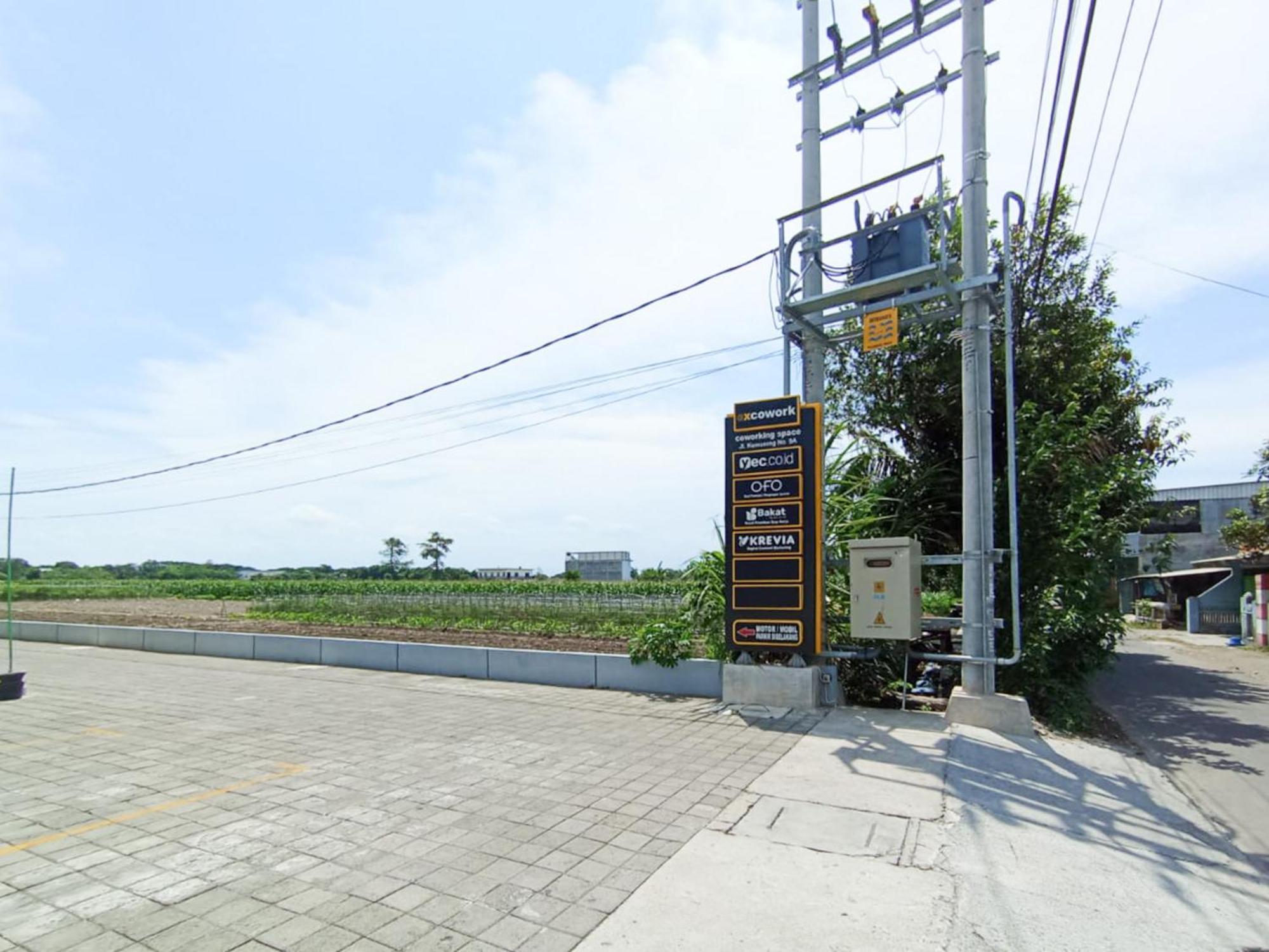 Отель Ofo Kost Premium Kampung Inggris Pare Syariah Mitra Reddoorz Экстерьер фото