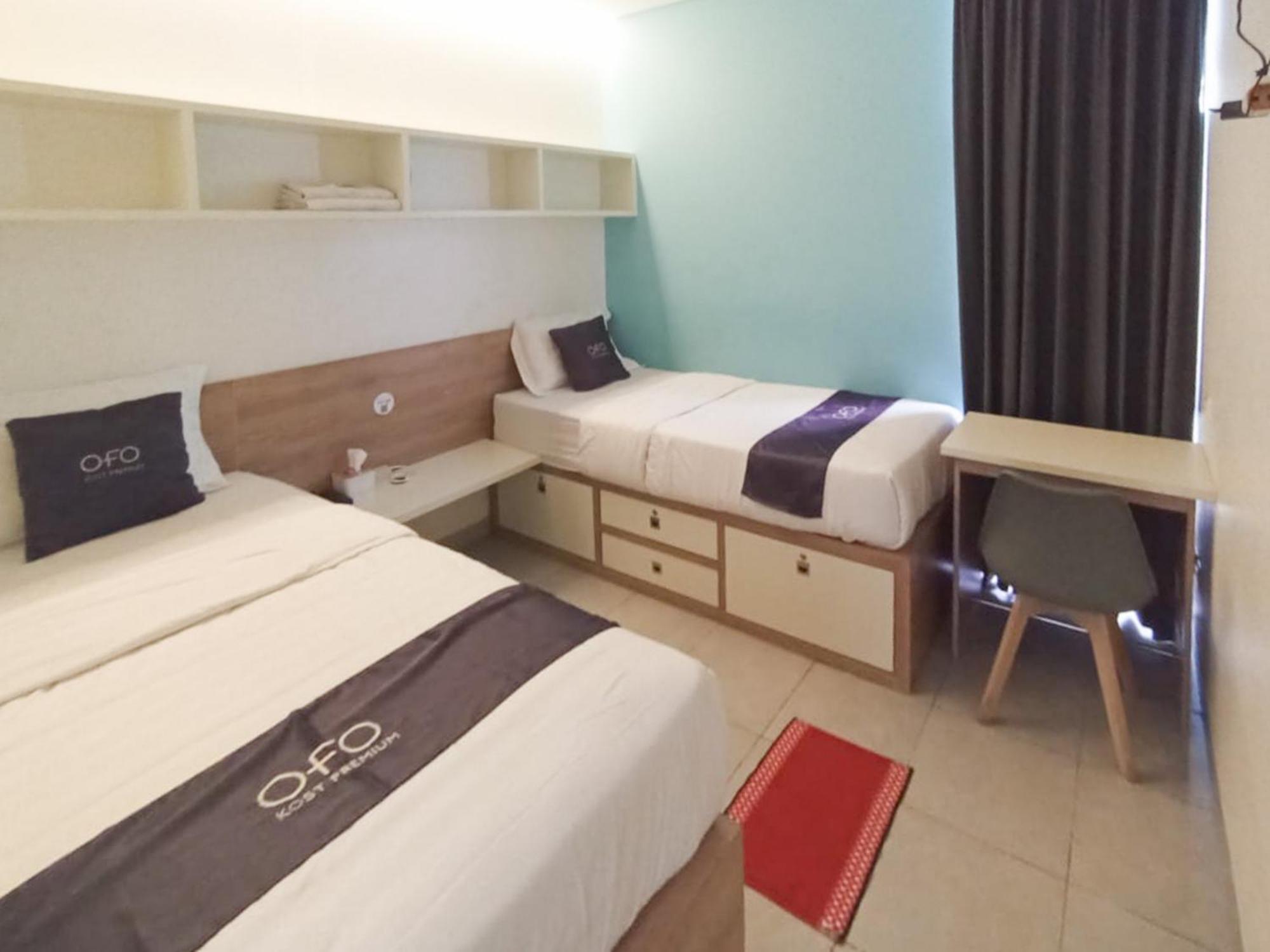 Отель Ofo Kost Premium Kampung Inggris Pare Syariah Mitra Reddoorz Экстерьер фото